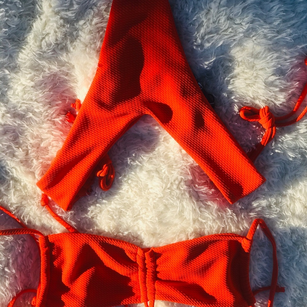Bathing suits - Picture 3 of 4